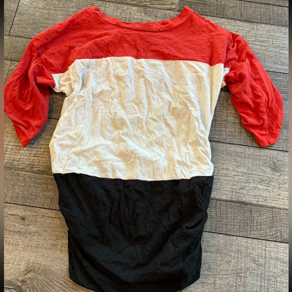 Maternity top.